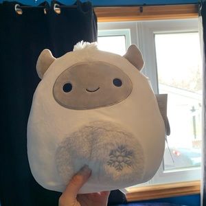 8” Christmas yeti squishmallow